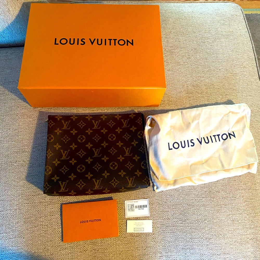 Louis Vuitton Toiletry 26”